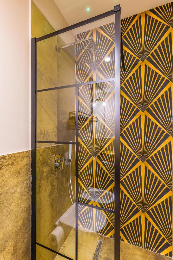 Golden Shell At Historical Center By Napoliapartments Bagian luar foto