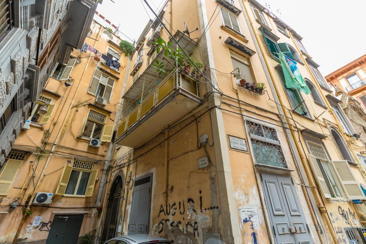 Golden Shell At Historical Center By Napoliapartments Bagian luar foto